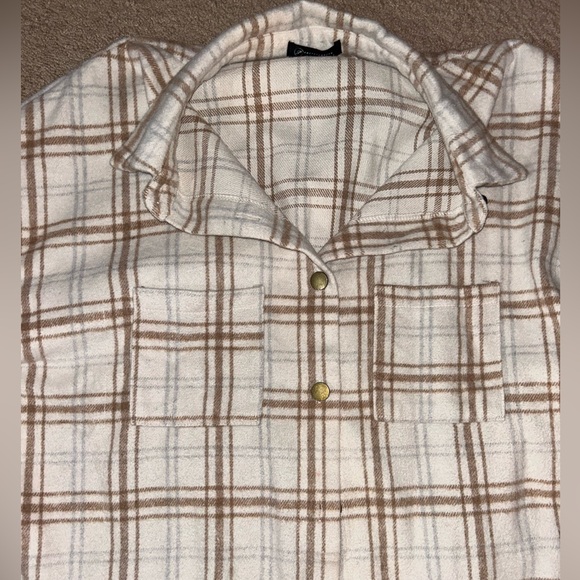 🍒6 items for $30🍒 Woman’s Plaid Shacket/Button down flannel/shirt - Picture 5 of 5